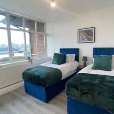 2 Bedroom Apartment - Flitwick - Contractor Friendly - Tourist Ready - Full Kitchen - Wifi - Smart Tv - Sofa Bed - Free Parking - Ideal For Short Or Long Stays מראה חיצוני תמונה