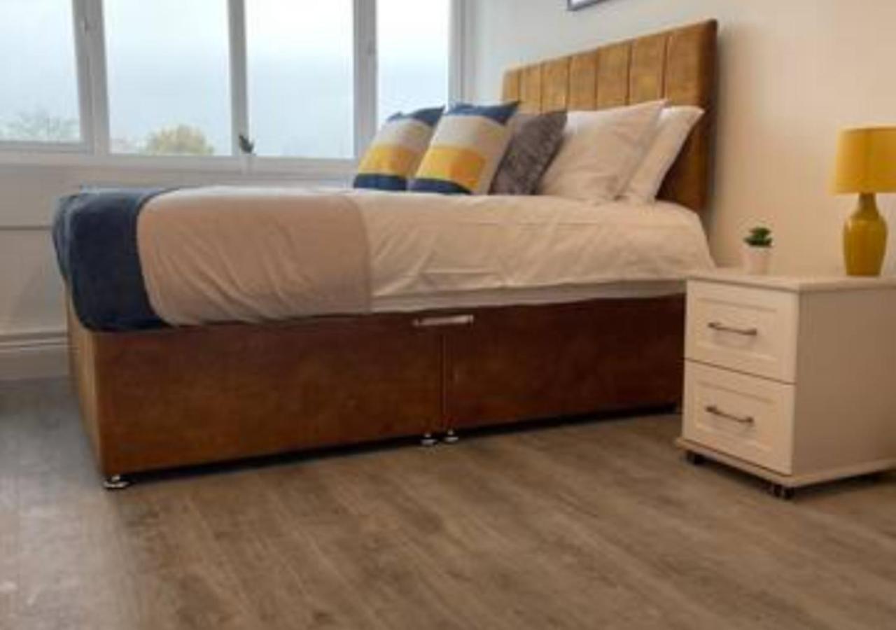 2 Bedroom Apartment - Flitwick - Contractor Friendly - Tourist Ready - Full Kitchen - Wifi - Smart Tv - Sofa Bed - Free Parking - Ideal For Short Or Long Stays מראה חיצוני תמונה