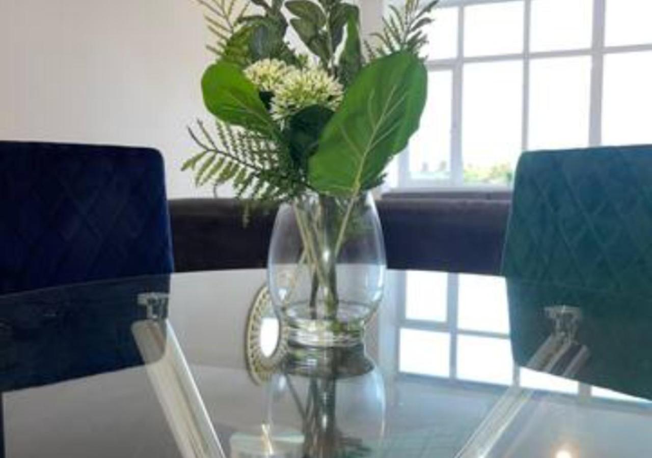 2 Bedroom Apartment - Flitwick - Contractor Friendly - Tourist Ready - Full Kitchen - Wifi - Smart Tv - Sofa Bed - Free Parking - Ideal For Short Or Long Stays מראה חיצוני תמונה